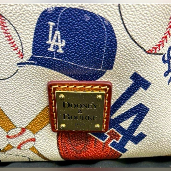 Dooney & Bourke meets MLB Los Angeles Dodgers! 2024 World Series Champs & Pouch - Picture 2 of 12